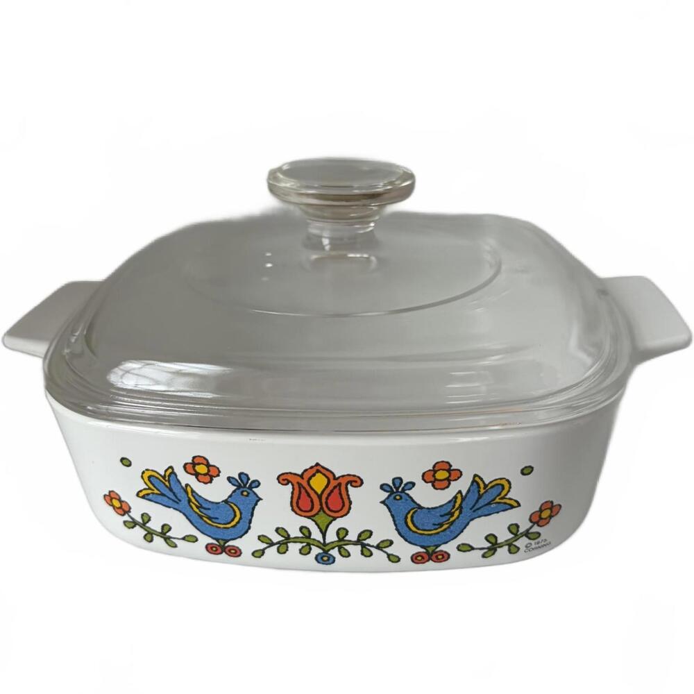 Vintage CorningWare "Country Festival" casserole dish with glass lid.
